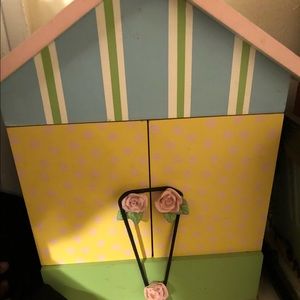 A little girls storage house 😭idk wat to call it